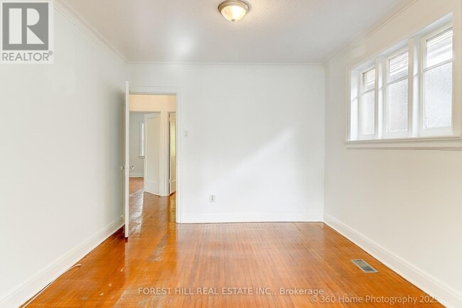 Building Photo - 192 Roe Ave