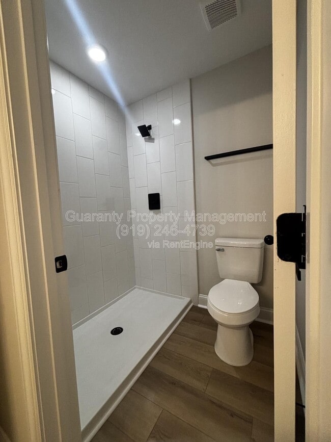 Foto del edificio - 101 St Matthews Rd