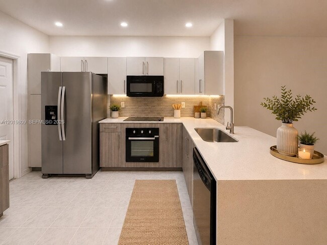 Building Photo - 2078 Madeira Dr