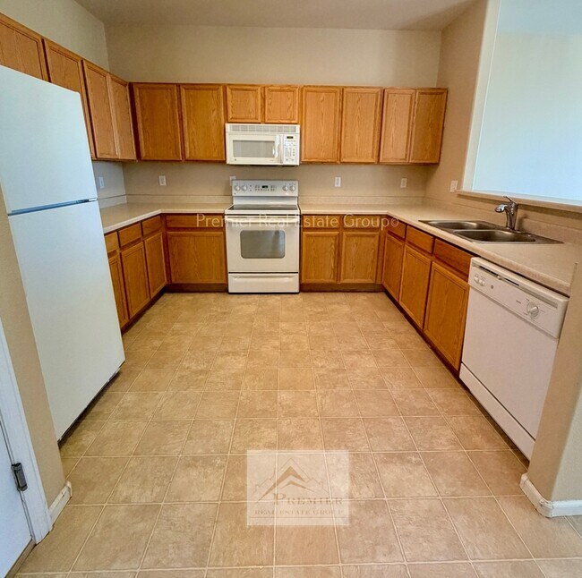 Foto del edificio - 8765 Bamboo Grove