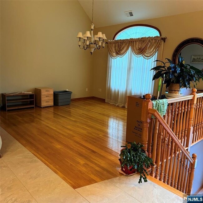 Foto del edificio - 424 Page Ave