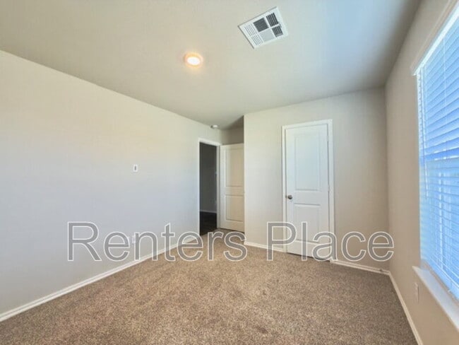 Building Photo - 14 Stonegate Dr