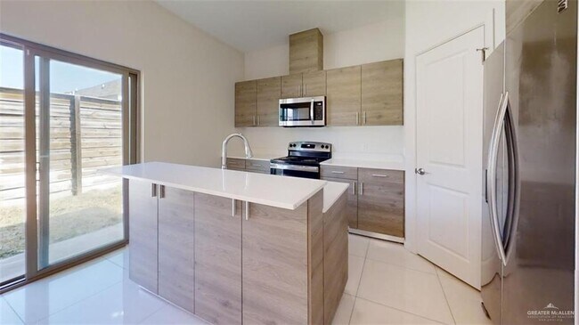 Foto del edificio - 5608 Nightingale Ave