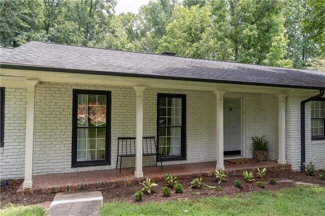 Building Photo - 285 Dania Dr