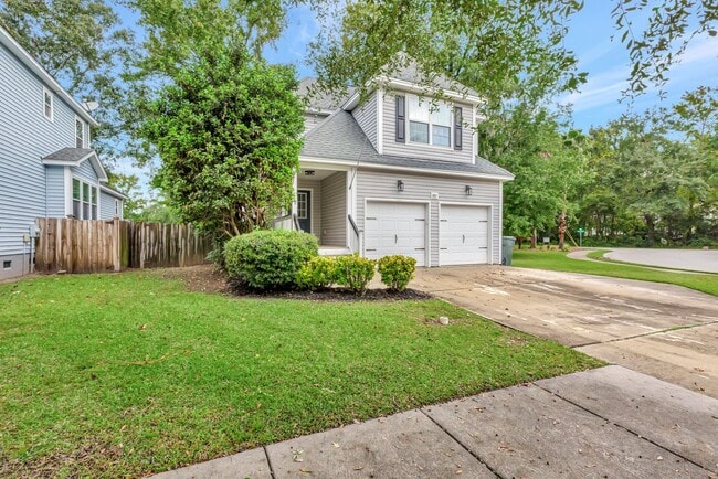 Building Photo - Unbeatable Location – Just 6 Minutes to Downtown Charleston!