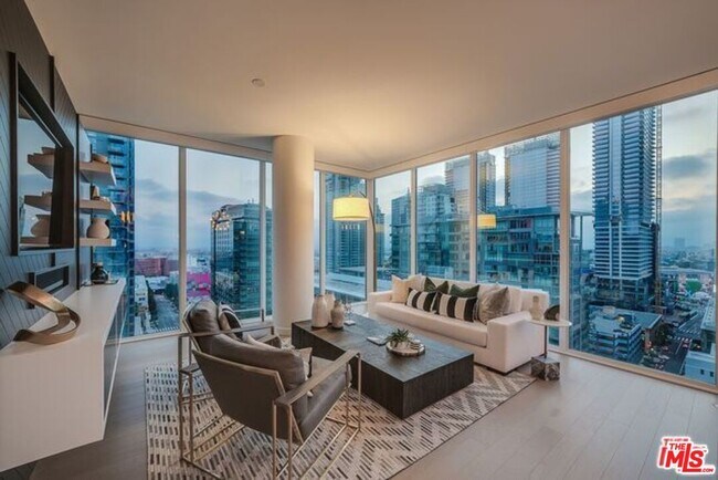 Foto del edificio - 1050 S Grand Ave