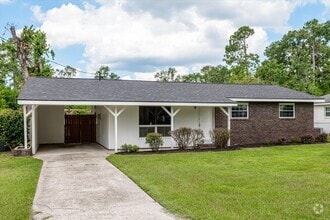 Building Photo - 3221 Briarcliff Dr