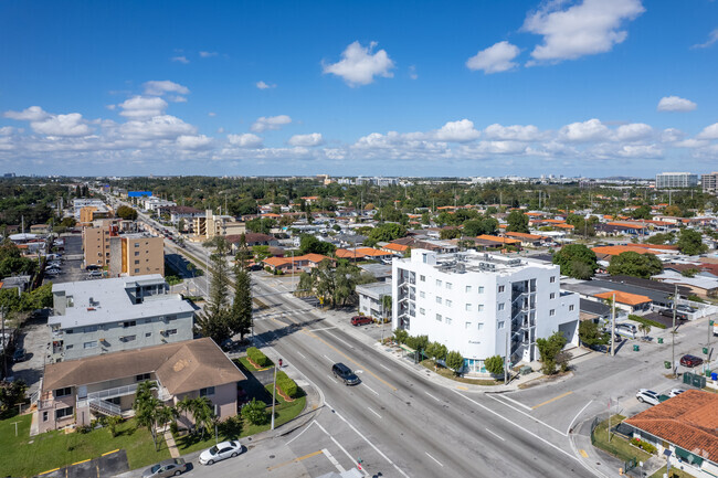 Foto del edificio - 6001 W Flagler St