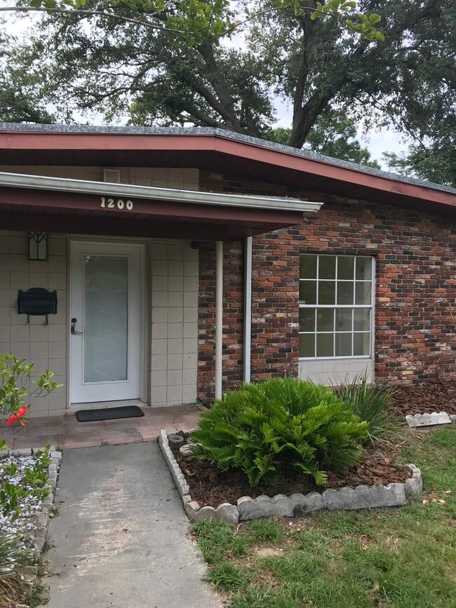 Building Photo - 1200 Tanager Dr