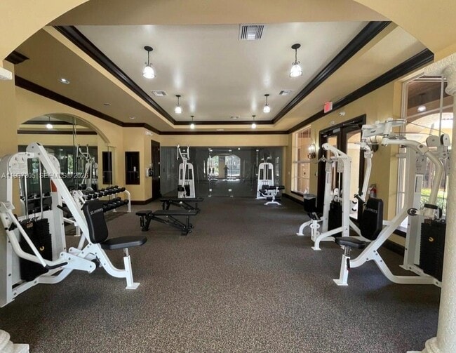 Foto del edificio - 8000 N Nob Hill Rd