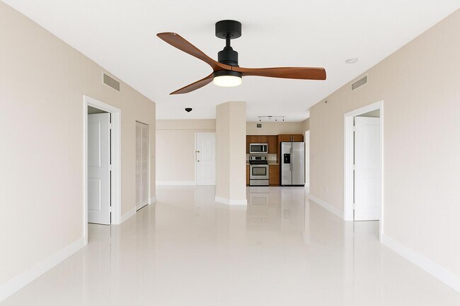 Foto del edificio - 250 NE 3rd Ave