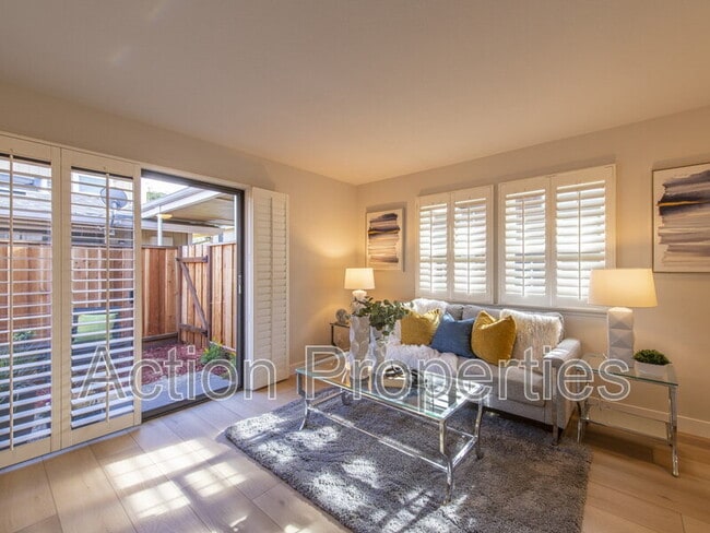 Building Photo - 578 Vista Ave