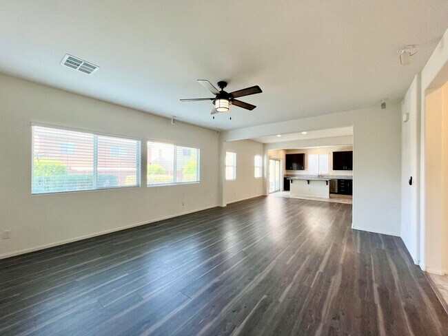 Foto del edificio - MODERN 4BD/3BA HOME IN GATED EL DORADO COM...