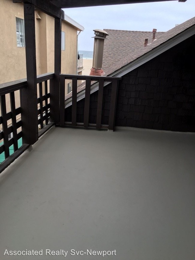 Building Photo - 1802 1/2 W Oceanfront