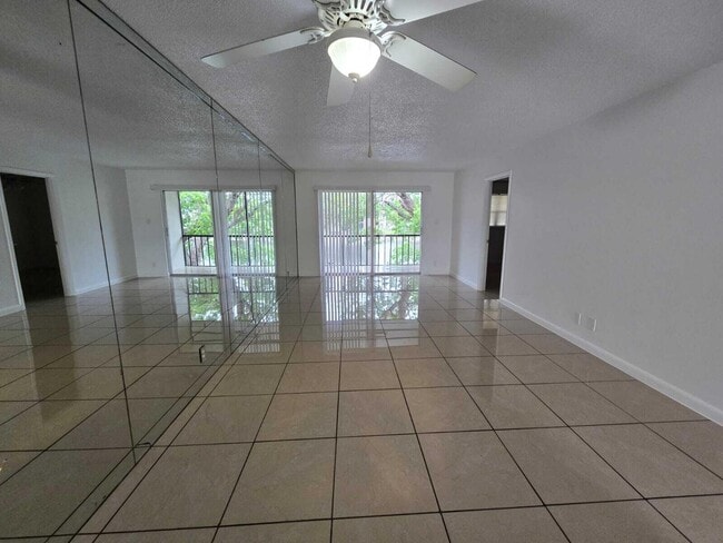 Building Photo - 7920 N Colony Cir