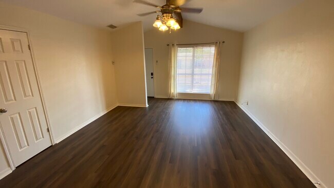 Foto del edificio - 1610 Christine Rd