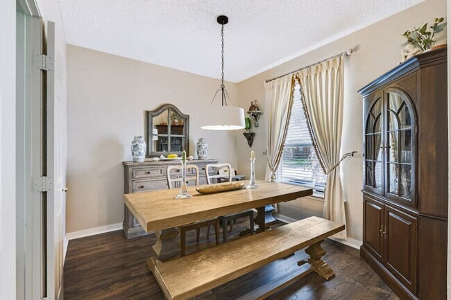 Building Photo - 7243 Chinquapin Dr