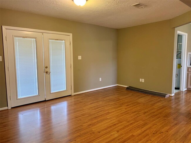Building Photo - 10130 Sussex Ln