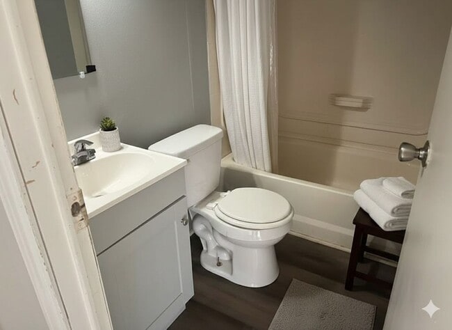 Building Photo - 3-bedrooms and 2-bathrooms Mobile-home