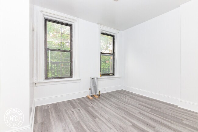 Building Photo - 784 Seneca Ave