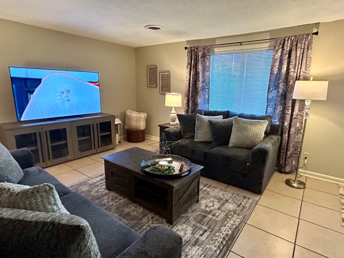 Foto principal - 917 Davis Blvd