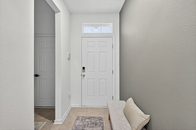 Foto del edificio - Better Than New!