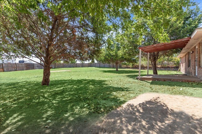 Building Photo - 706 Rolling Hills Dr