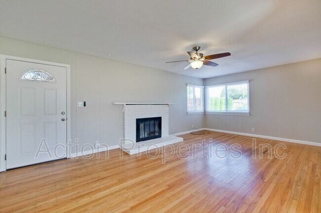 Building Photo - 3160 Machado Ave