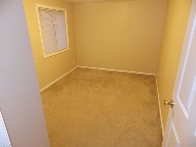 Building Photo - 3 br, 1 bath House - 5625 Meadow View St