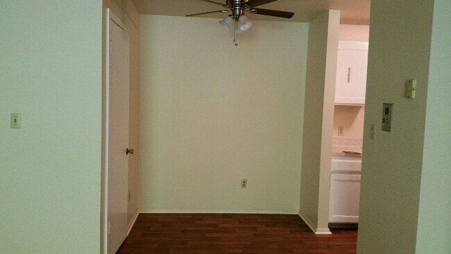 Foto del edificio - 10146 W Forest Home Ave