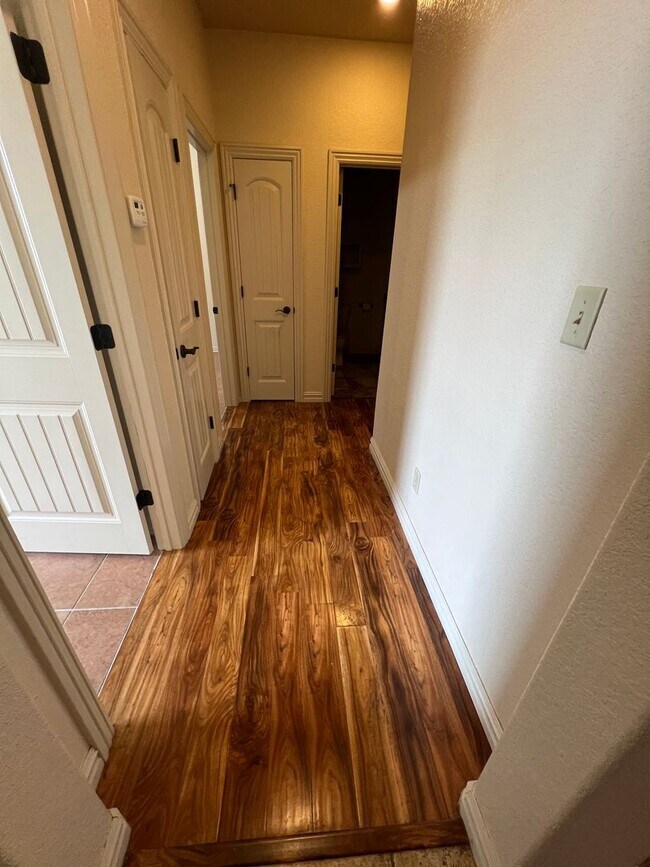 Building Photo - 4 Bed 2 Bath House in desired part of Van ...