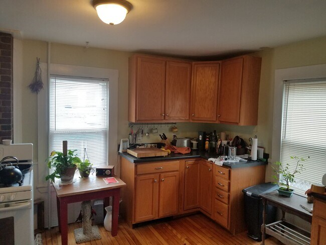 Foto del edificio - 14 Hamlin Ct