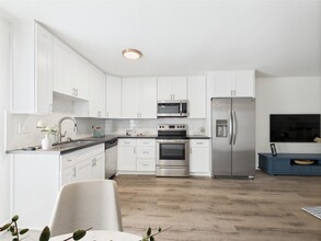Building Photo - eight70