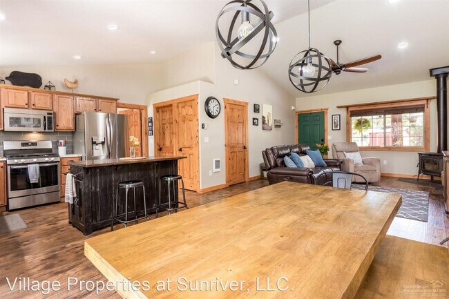 Building Photo - 3 br, 2 bath House - 56069 Savage Dr.
