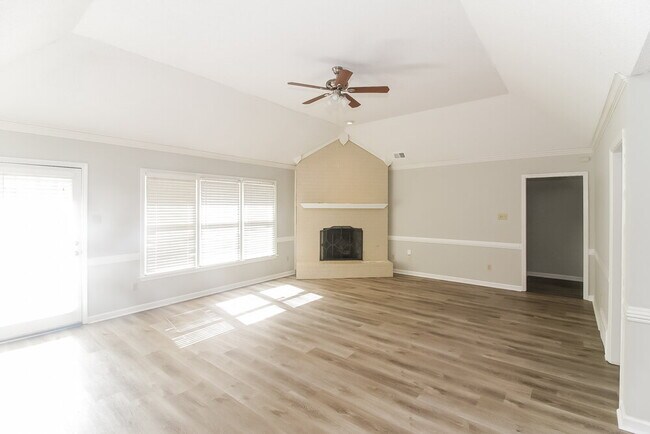 Foto del edificio - 8731 Oak Trail Ln