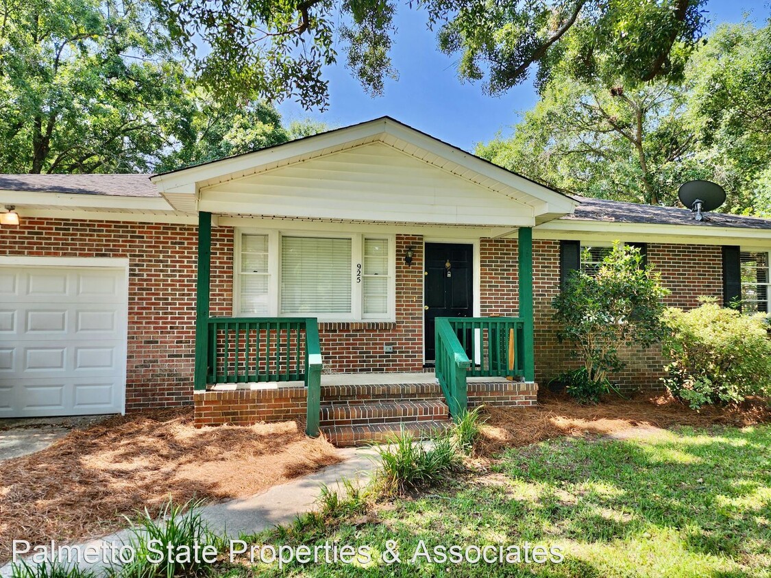 Foto principal - 3 br, 2 bath House - 925 Center Street