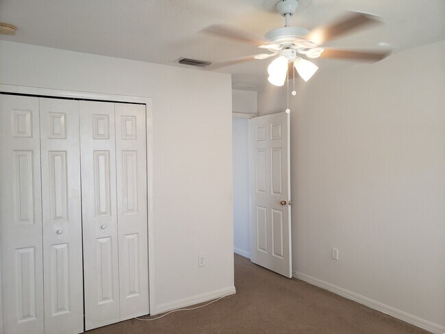 Building Photo - Beautifully laid out 3Beds/2Bath Home/ wit...