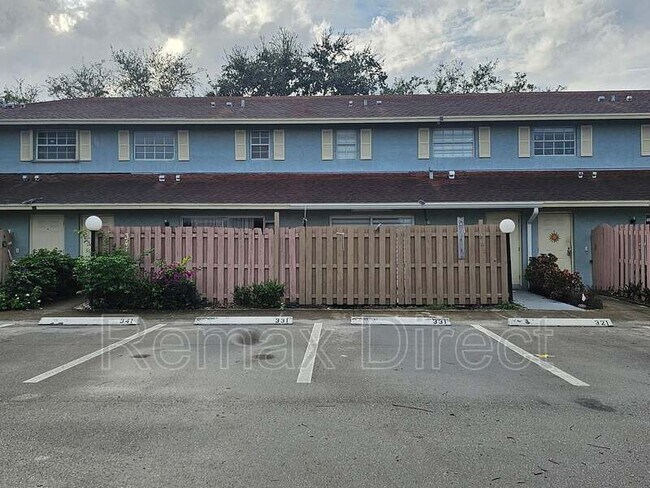 Building Photo - 331 Cypress Way W