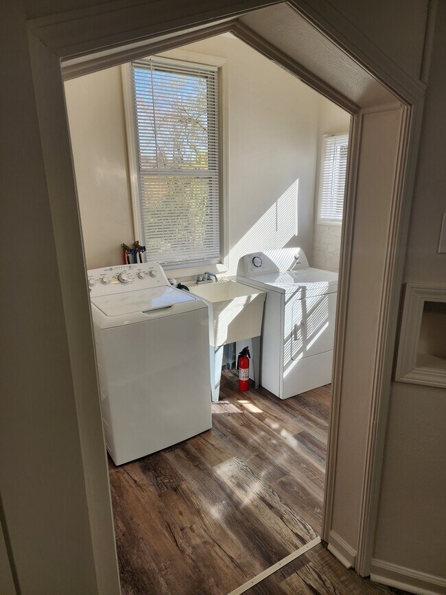 Laundry Room - 655 Margaret St