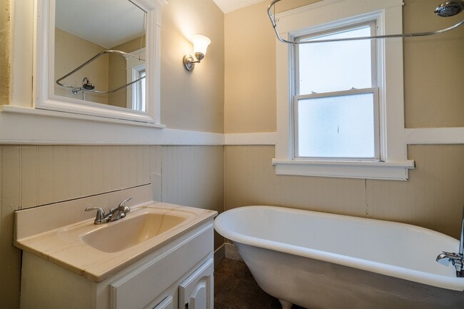 Building Photo - 223 Virgil Ave