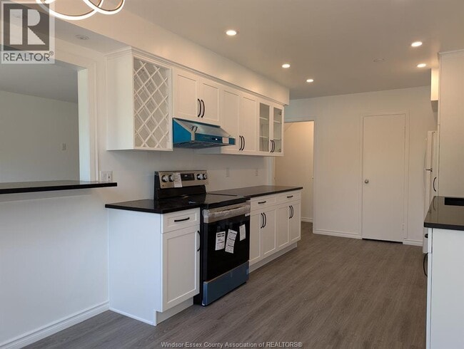 Building Photo - 3003 Meadowbrook Ln