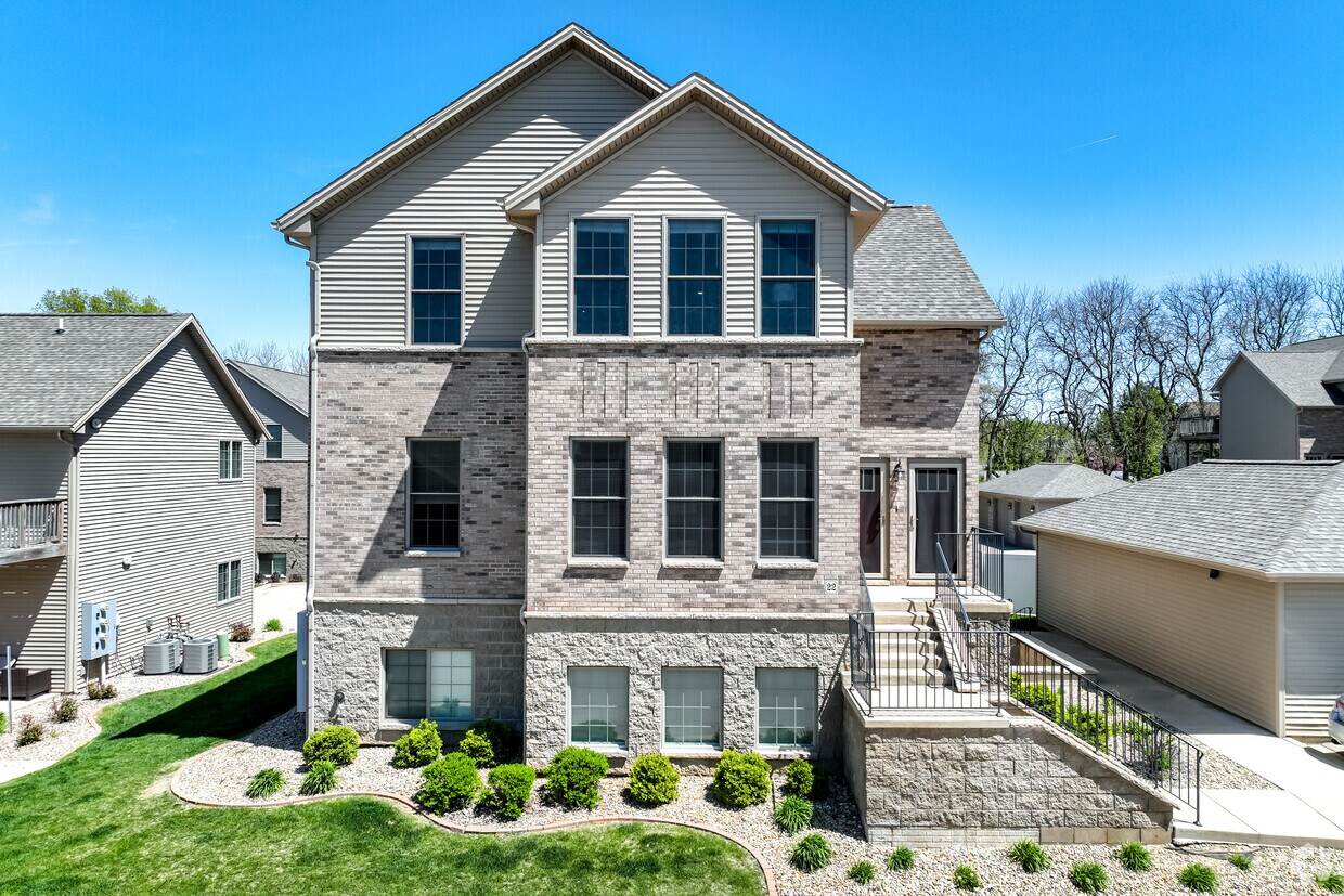 St Ivans Apartments Apartments in Bloomington, IL