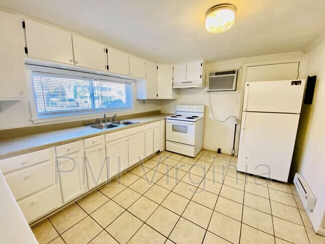 Foto del edificio - 472 N Oceana Blvd