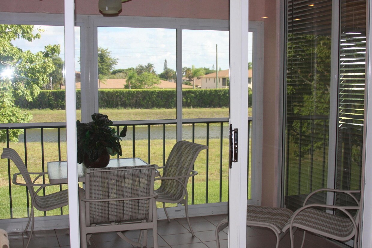 Foto principal - 5914 Regal Glen Dr
