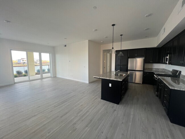Open layout great room and kitchen - 2268 Solace Vis