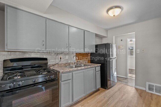 Foto del edificio - 409 Caithness Rd