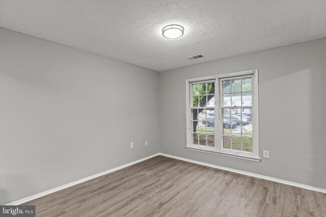 Foto del edificio - 1718 Brightwell Ct
