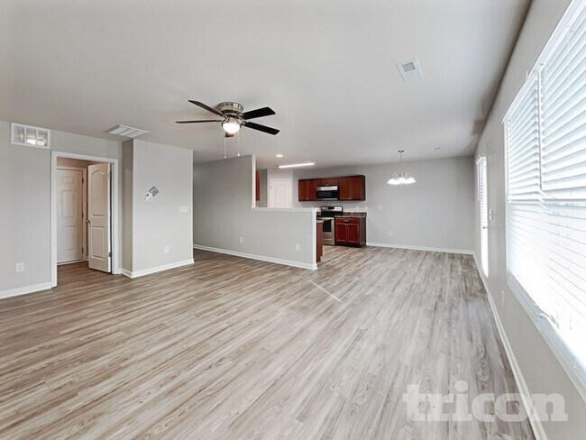 Building Photo - 4114 Vershire Ave