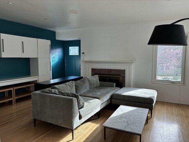 Building Photo - 3447 Community Ave