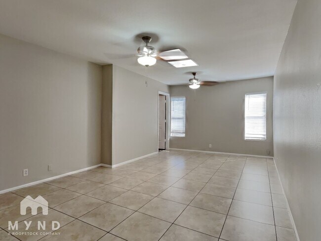 Foto del edificio - 4608 W Lewis Ave